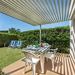 Sunny With Pool Access