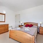 Hébergement de vacances Sunny With Pool Access *