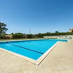Sunny With Pool Access Hébergement de vacances