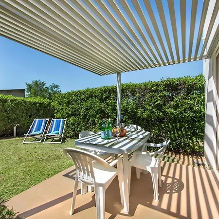 Sunny With Pool Access