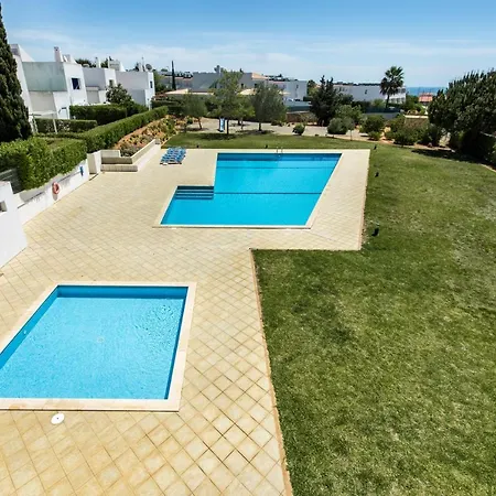 Sunny With Pool Access Vakantiehuis Armação de Pêra