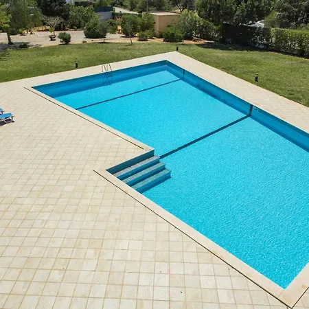 Sunny With Pool Access بيت للعطل *
