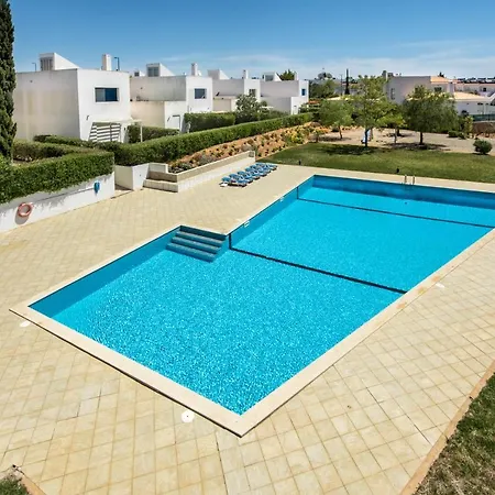 بيت للعطل Sunny With Pool Access *
