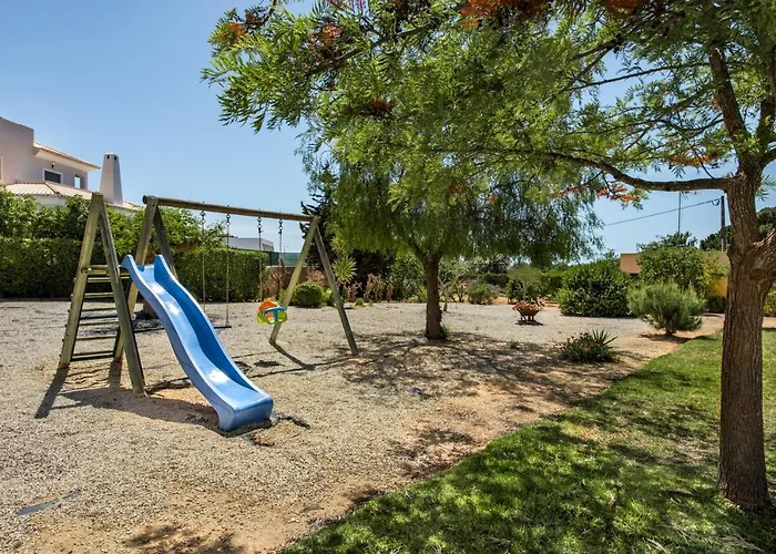 Sunny With Pool Access Vakantiehuis