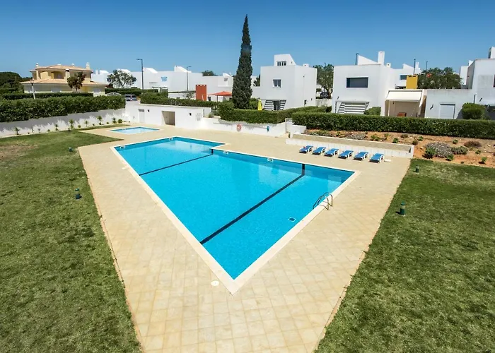 Sunny With Pool Access Vakantiehuis *