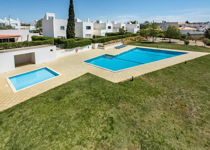 Sunny With Pool Access *
