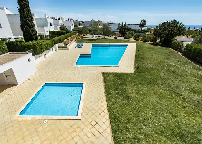Sunny With Pool Access Vakantiehuis Armação de Pêra