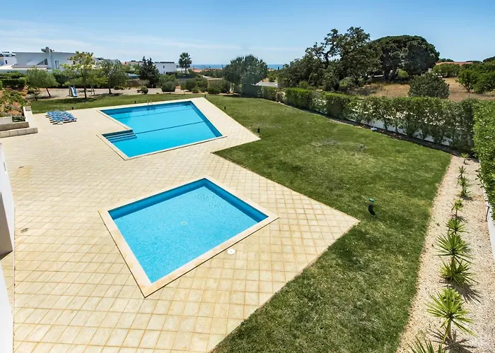 Sunny With Pool Access Vakantiehuis