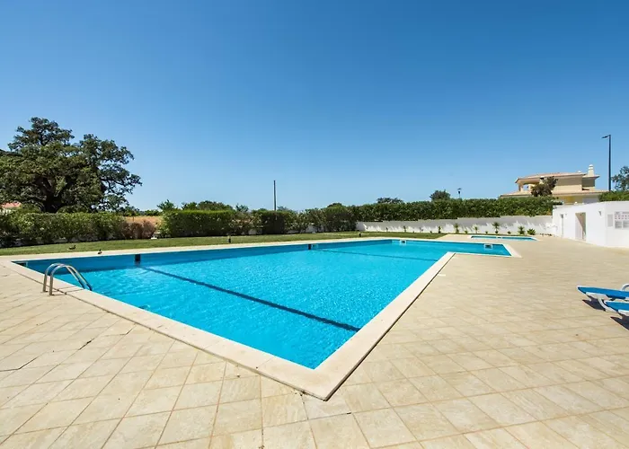 Sunny With Pool Access Vakantiehuis