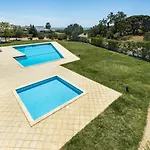 Sunny With Pool Access Dom wakacyjny