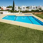 Dom wakacyjny Sunny With Pool Access *